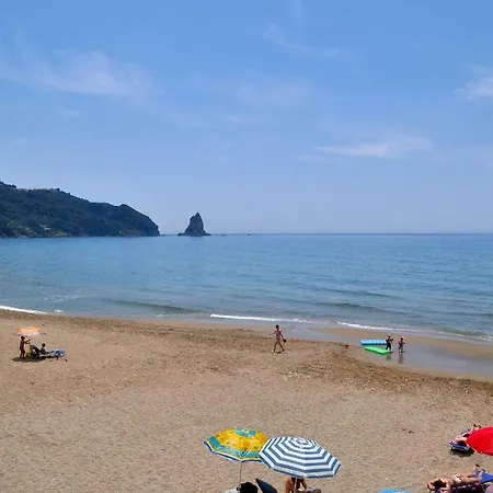 Yannis On The Of Agios Gordios In Corfu Lägenhet *